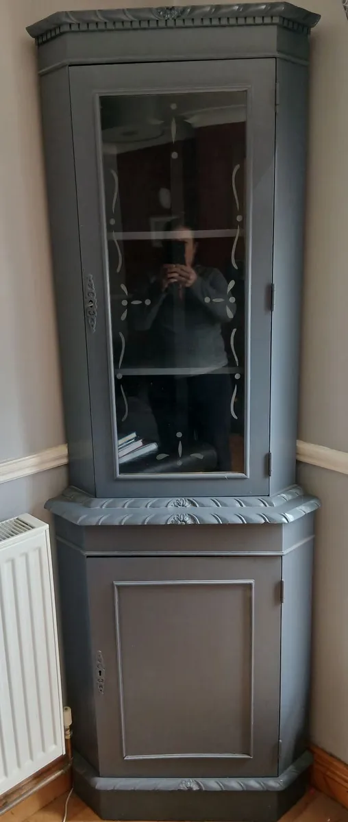 Corner display unit - Image 1