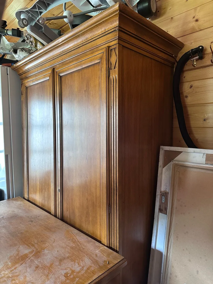 Wardrobe and chest of drawers - Image 1