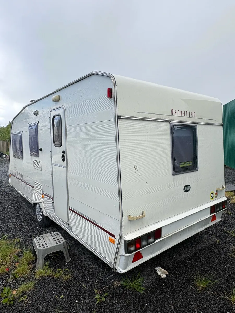 Abi Manhattan 4 Berth Caravan For Sale - Image 4