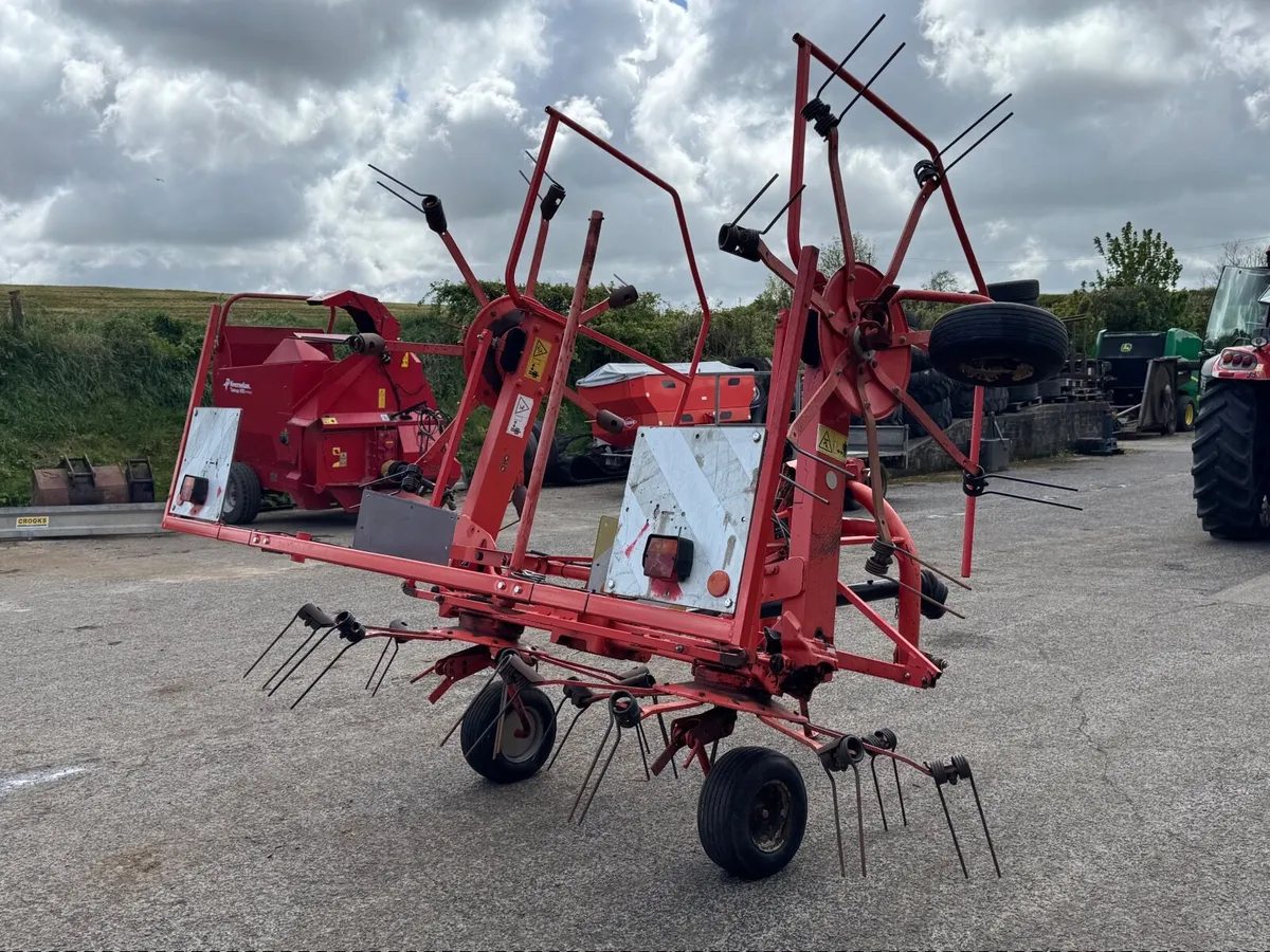 Kuhn GF5202 Tedder - Image 3