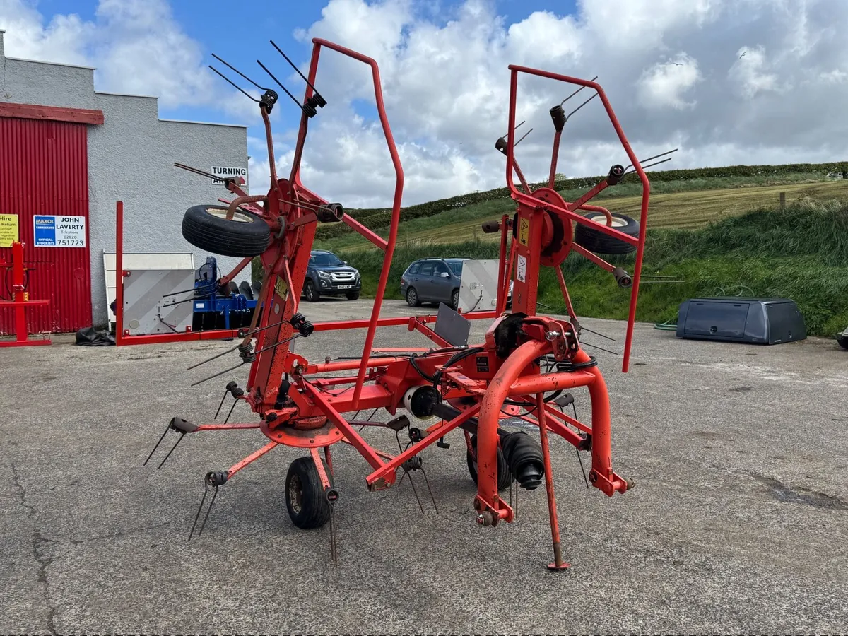 Kuhn GF5202 Tedder - Image 2