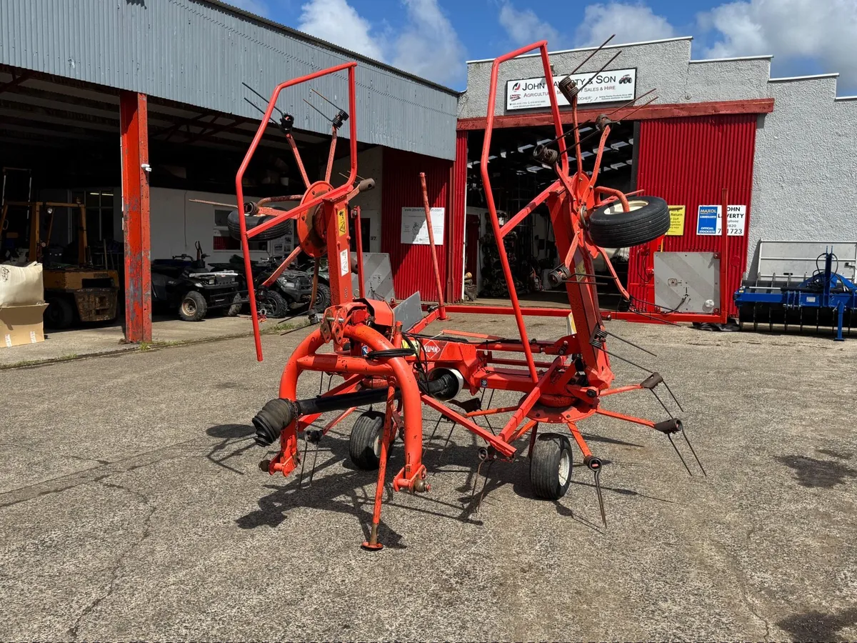Kuhn GF5202 Tedder - Image 1