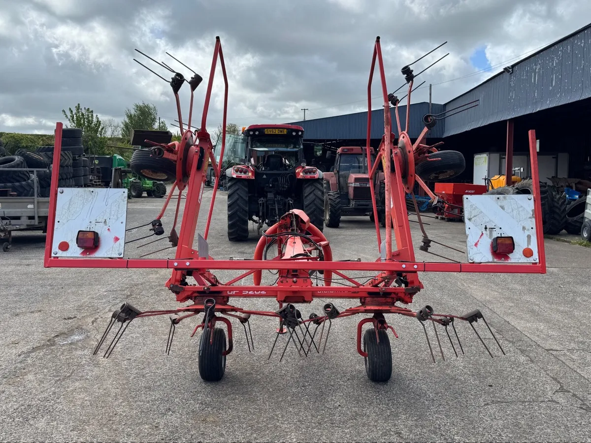 Kuhn GF5202 Tedder - Image 4