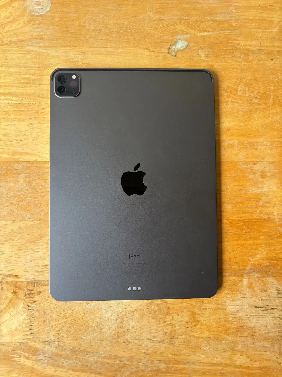 iPad Pro 11" 2nd Gen 512GB | Apple Pencil | Case - Image 2