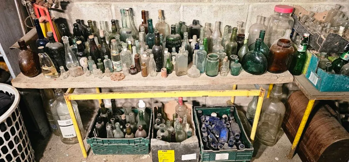 Selection of vintage bottles and earthenware - Image 2