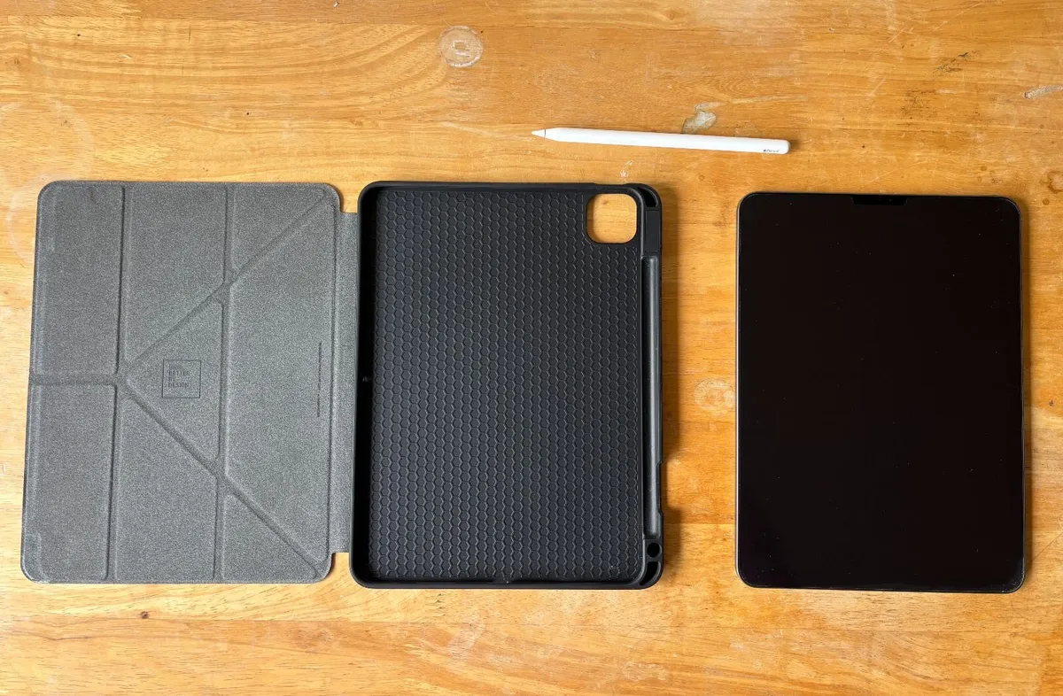 iPad Pro 11" 2nd Gen 512GB | Apple Pencil | Case - Image 3