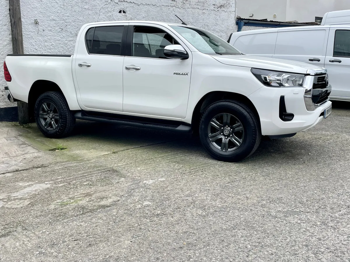Toyota Hilux Icon 2.4D-4D 150BHP  4WD Manual,2021 - Image 2