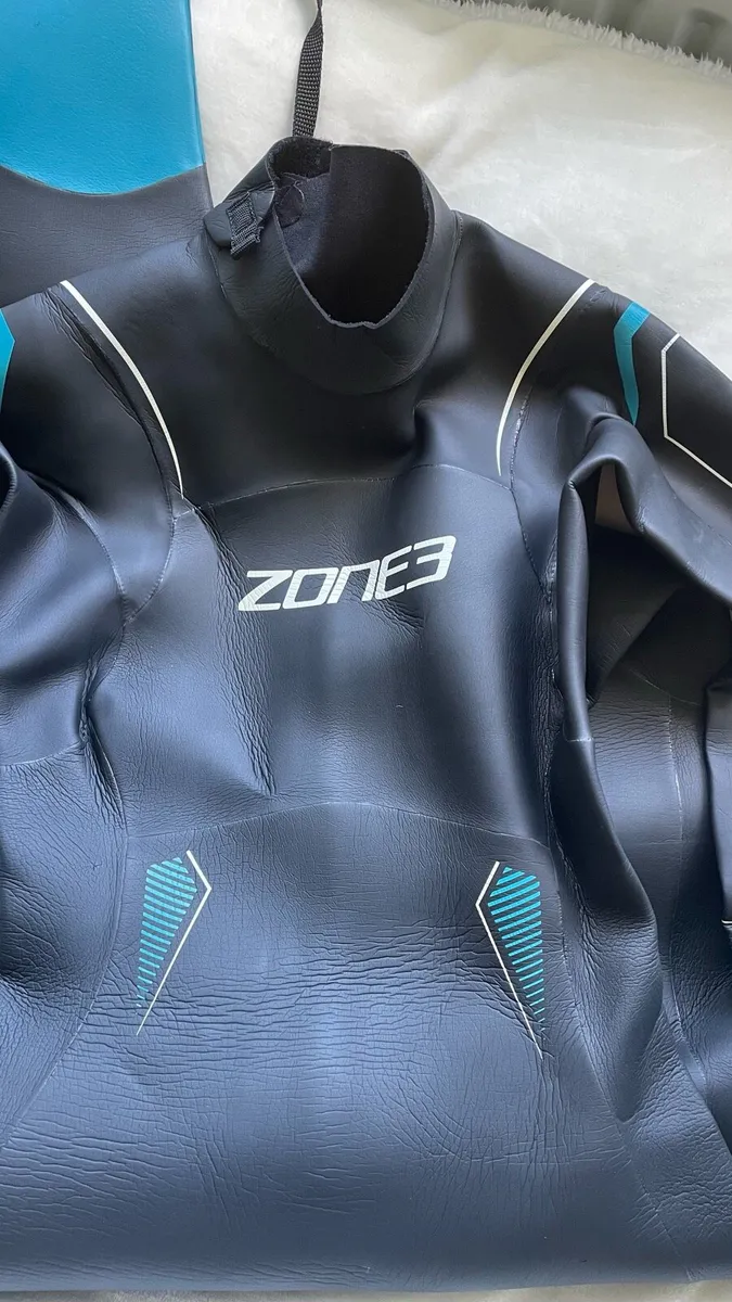 ZONE3 Azure Women's Triathlon Wetsuit S/M - Image 1