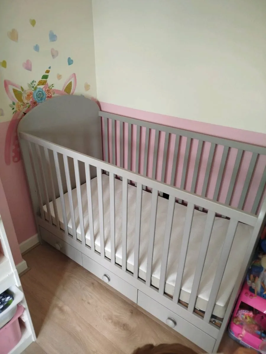 Cot bed - Image 1