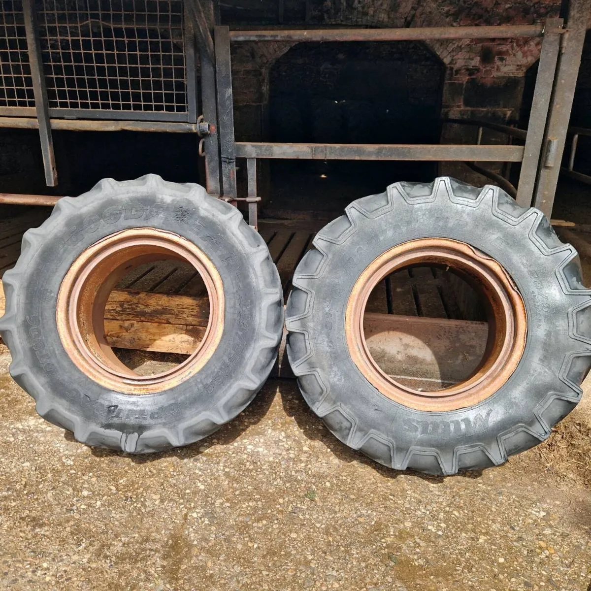 Jcb dual wheels - Image 1