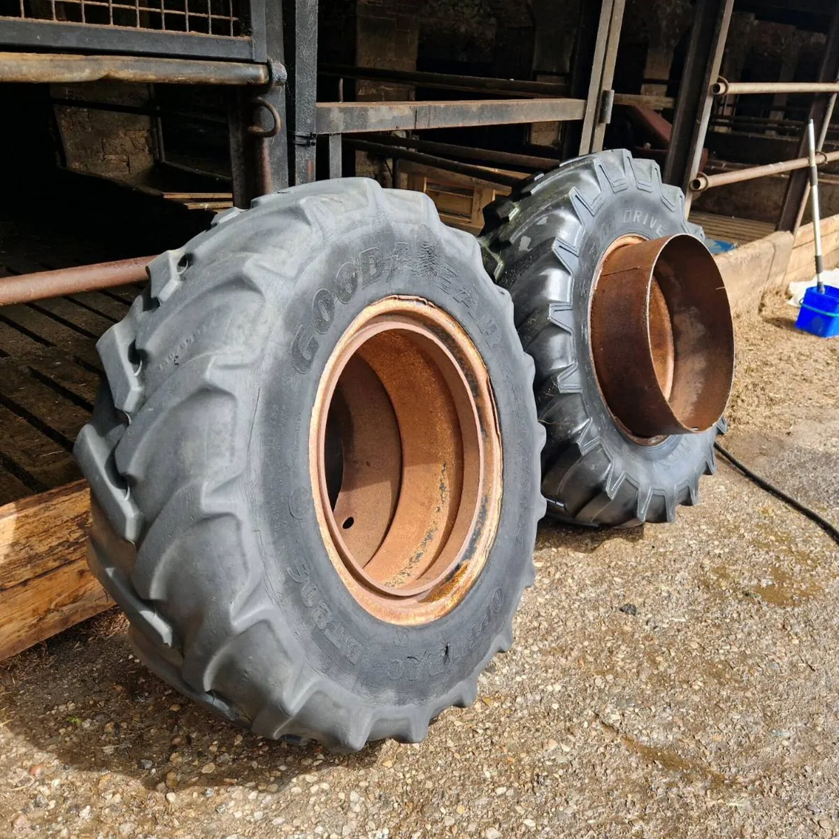 Jcb dual wheels - Image 3