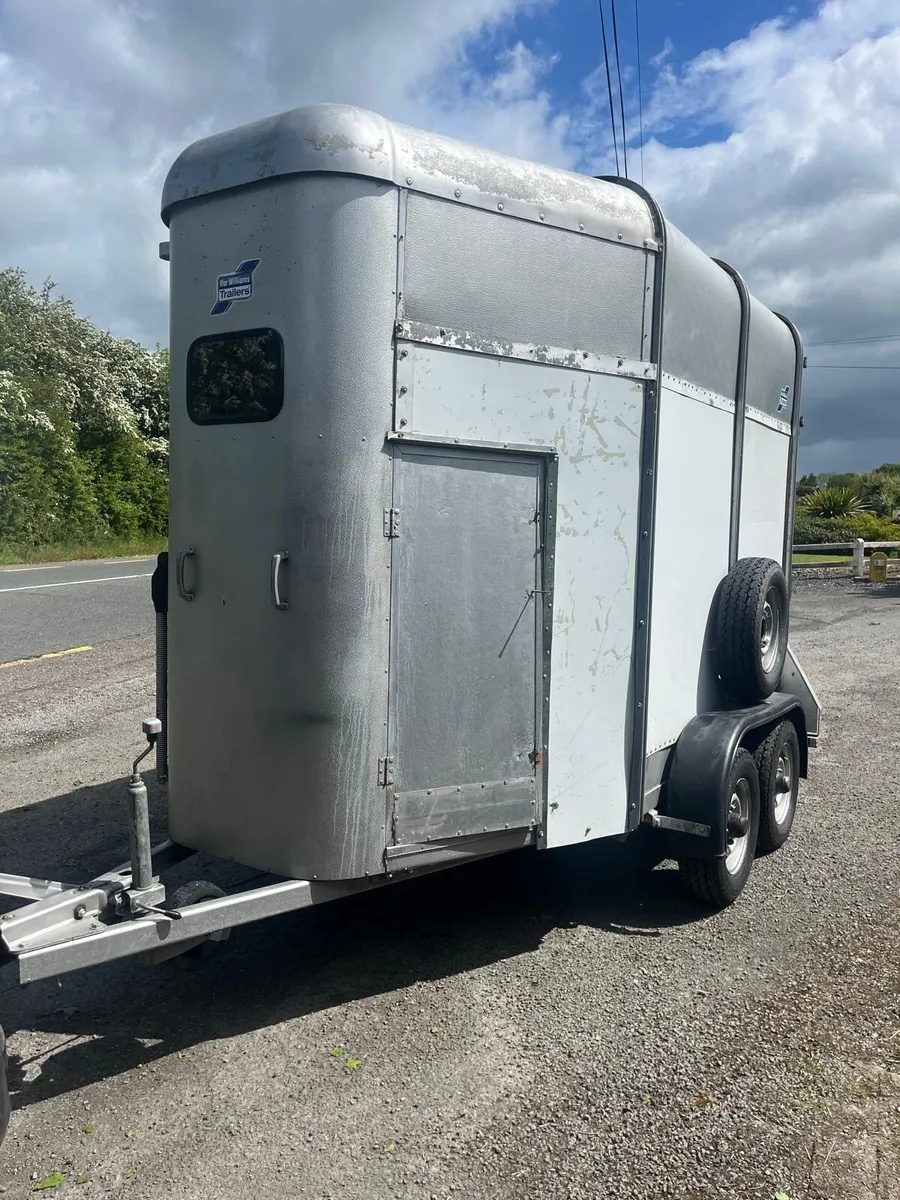 Horse box - Image 2