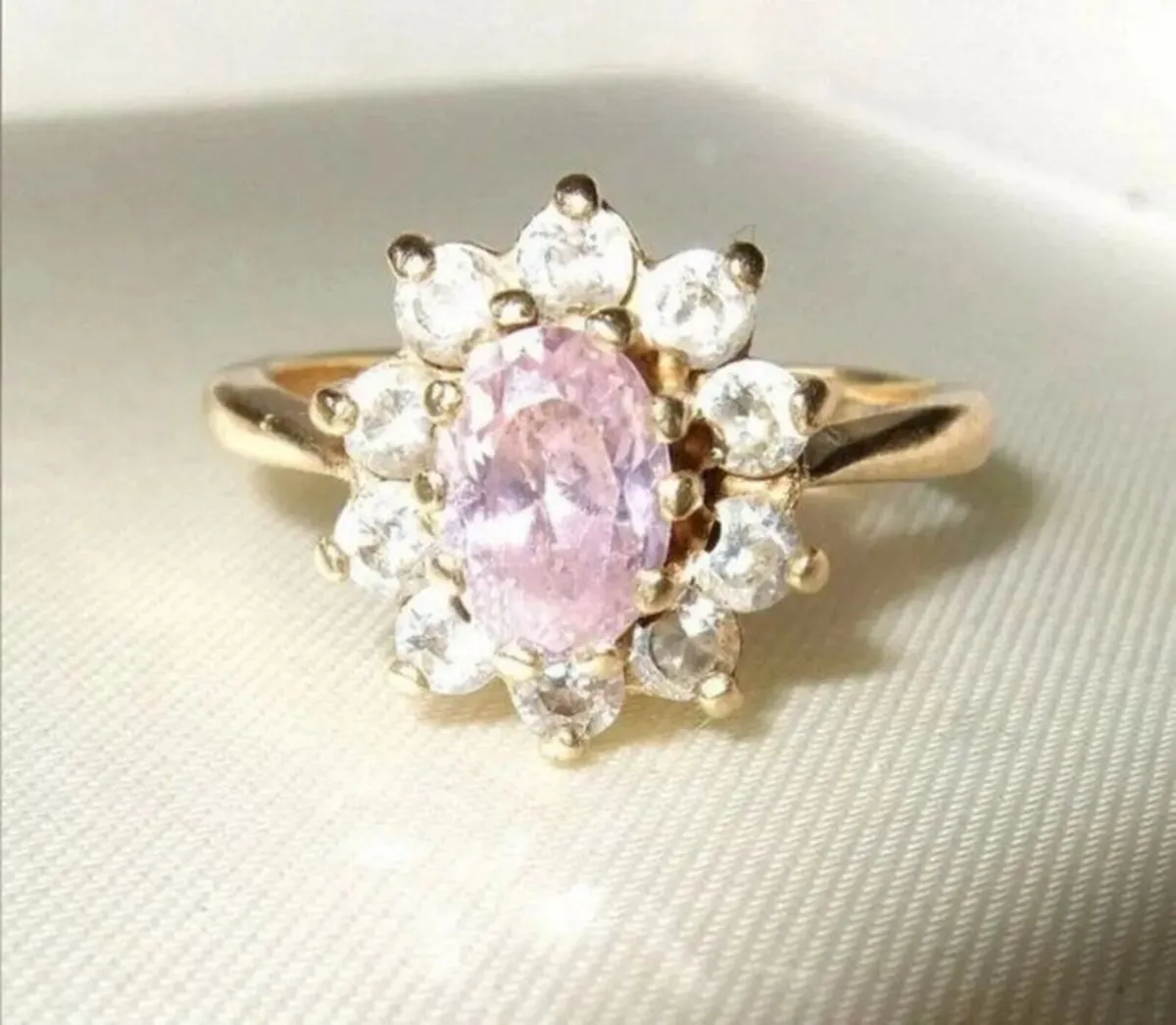 Vintage 9k Gold Hallmarked Pink/White Cluster - Image 2