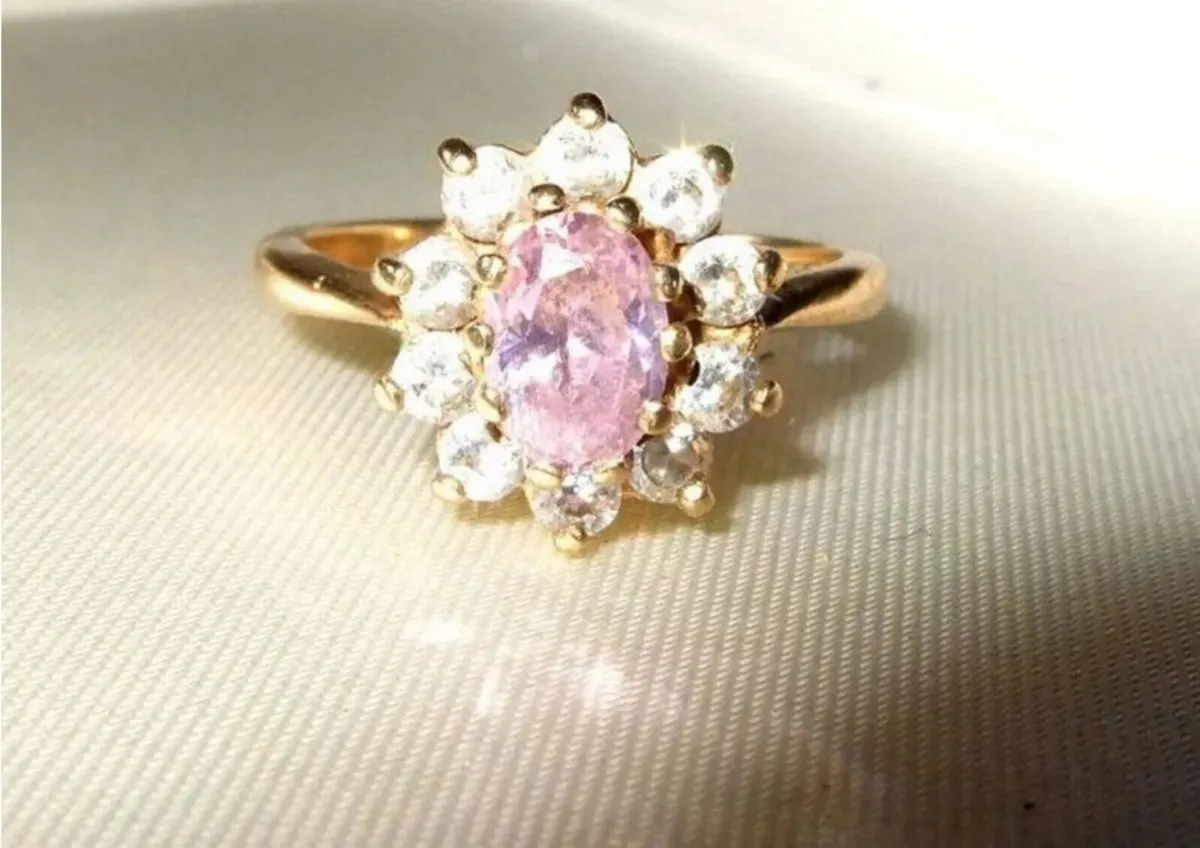 Vintage 9k Gold Hallmarked Pink/White Cluster - Image 4