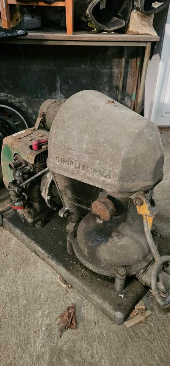 Antique/ vintage water pump - Image 2