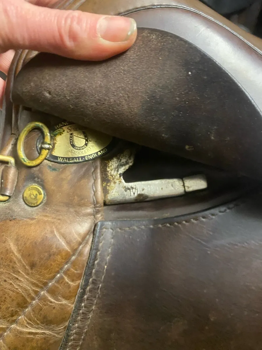 Symonds 17.5 brown Leather saddle - Image 3