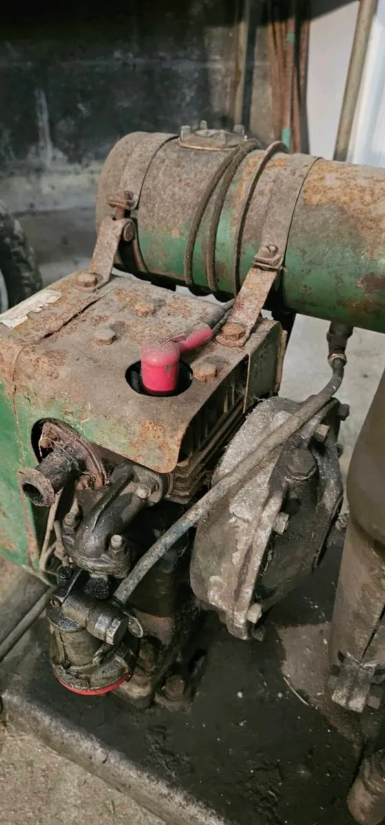 Antique/ vintage water pump - Image 4