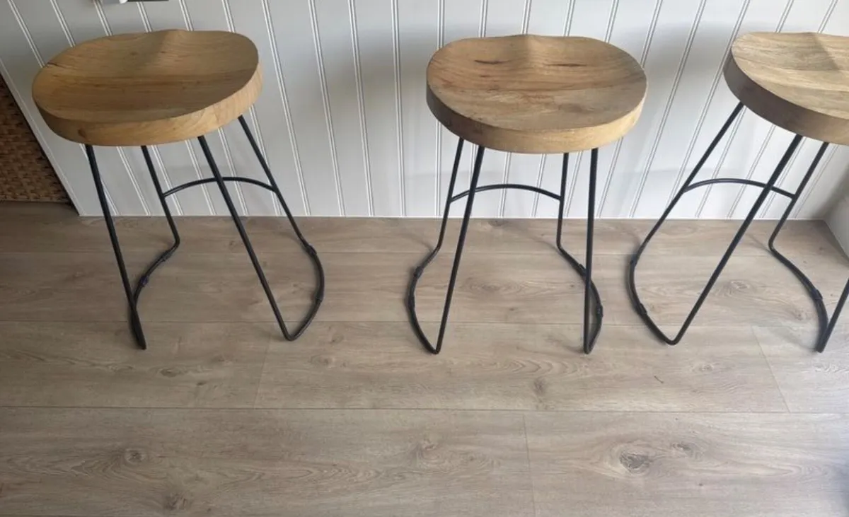 3 kitchen island stools - Image 4