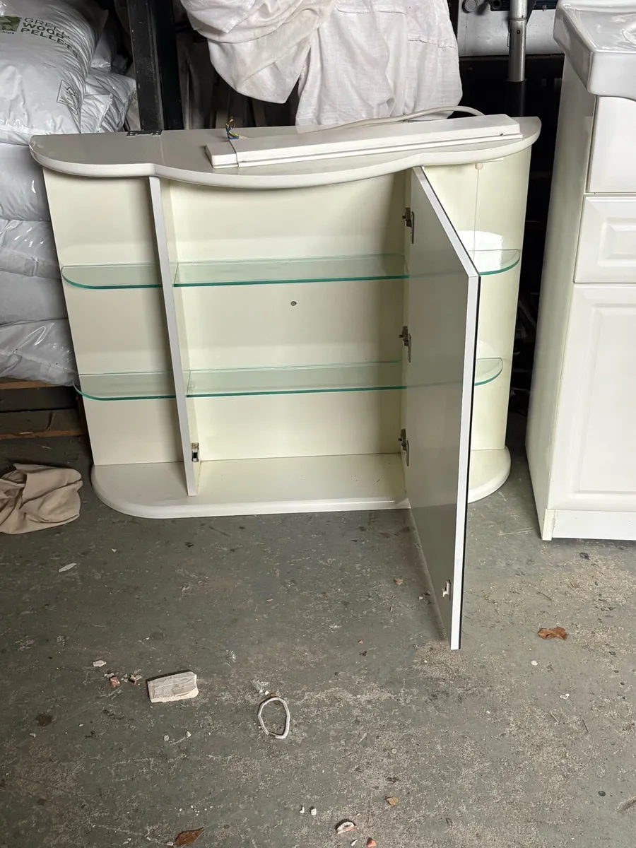 Bathroom sink unit and over head cabinet - Image 4