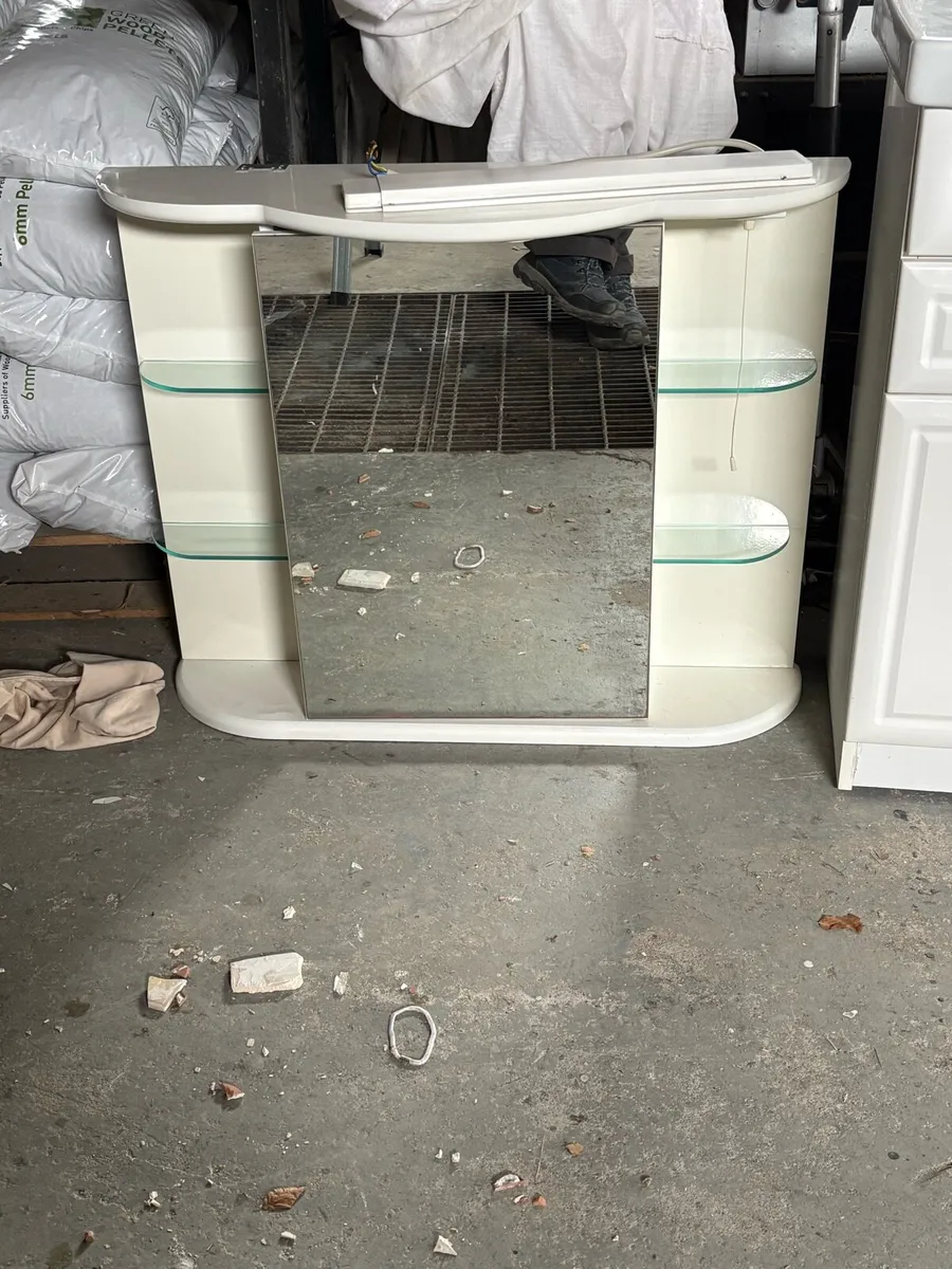Bathroom sink unit and over head cabinet - Image 2