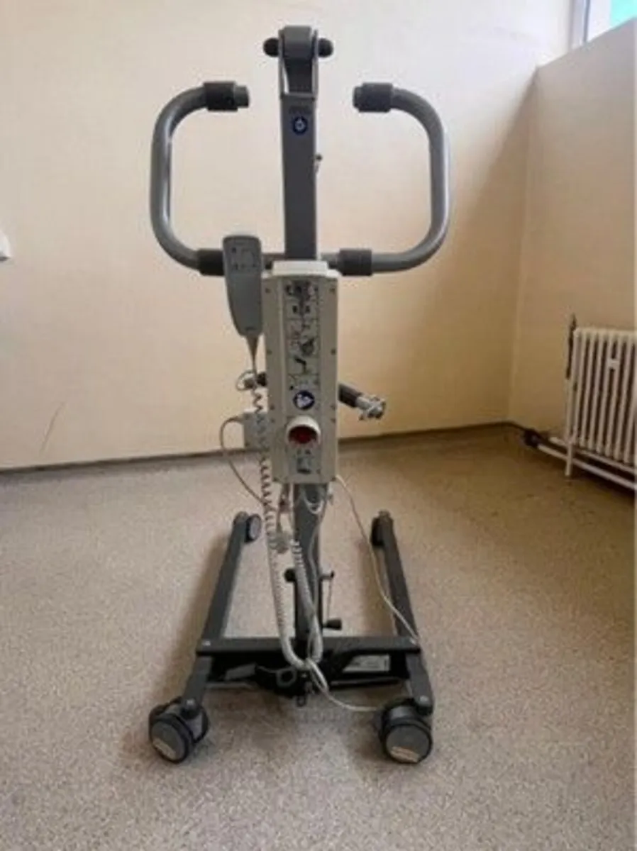 Invacare Birdie Compact 150kg hoist -without sling - Image 1