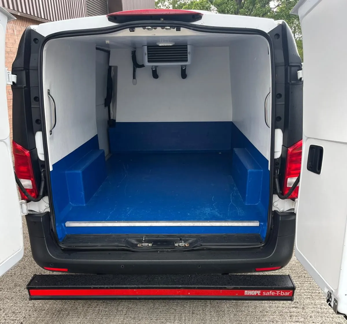 2022 Mercedes-Benz Vito LWB Refrigerated Van - Image 2