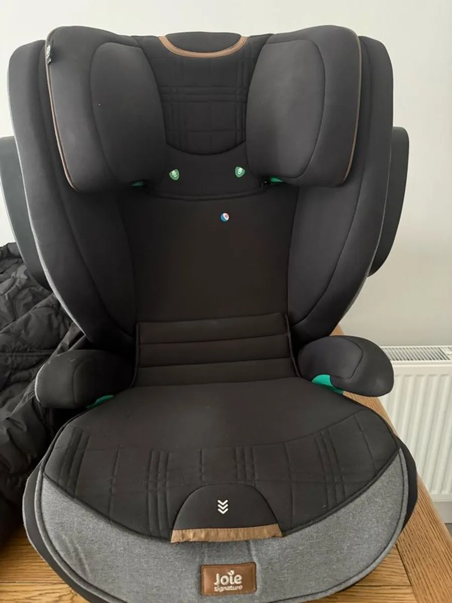 2 Joie Signature car seats - Image 1