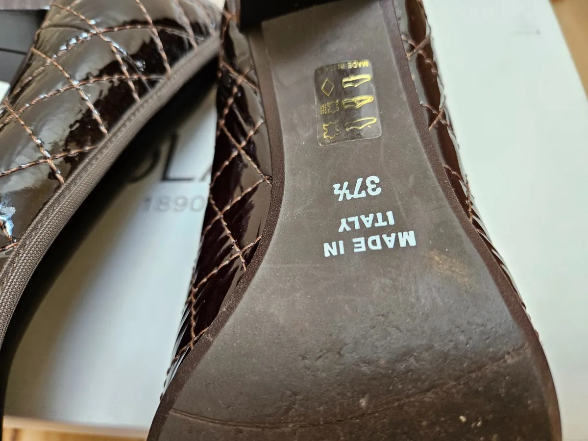 Ladies Shoes Size 37.5 - Image 2