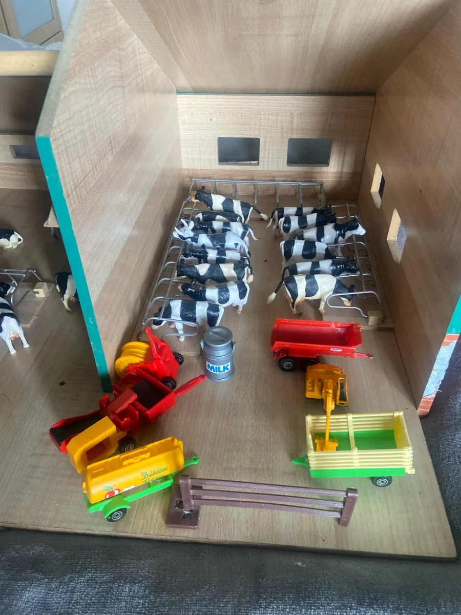 1:32 scale kids globe wooden farm shed with toys. - Image 2