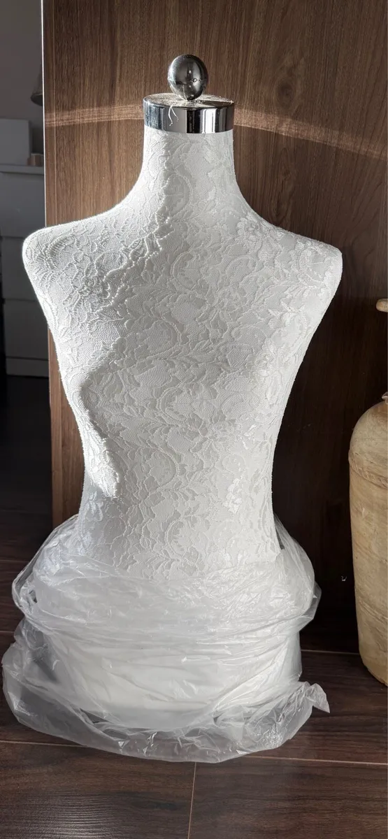 Beautiful Ladies White Lace Bust - Female Display - Image 1