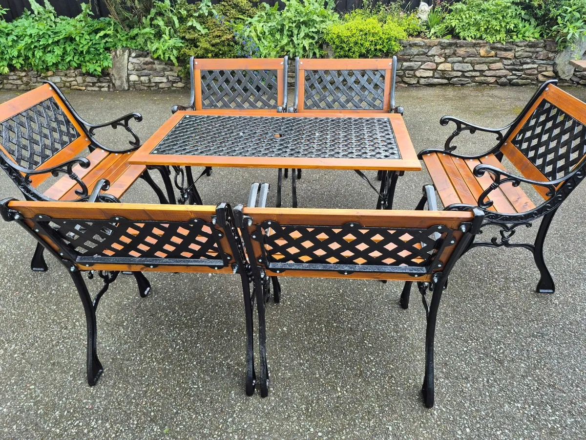 Cast iron table and chairs - Image 4