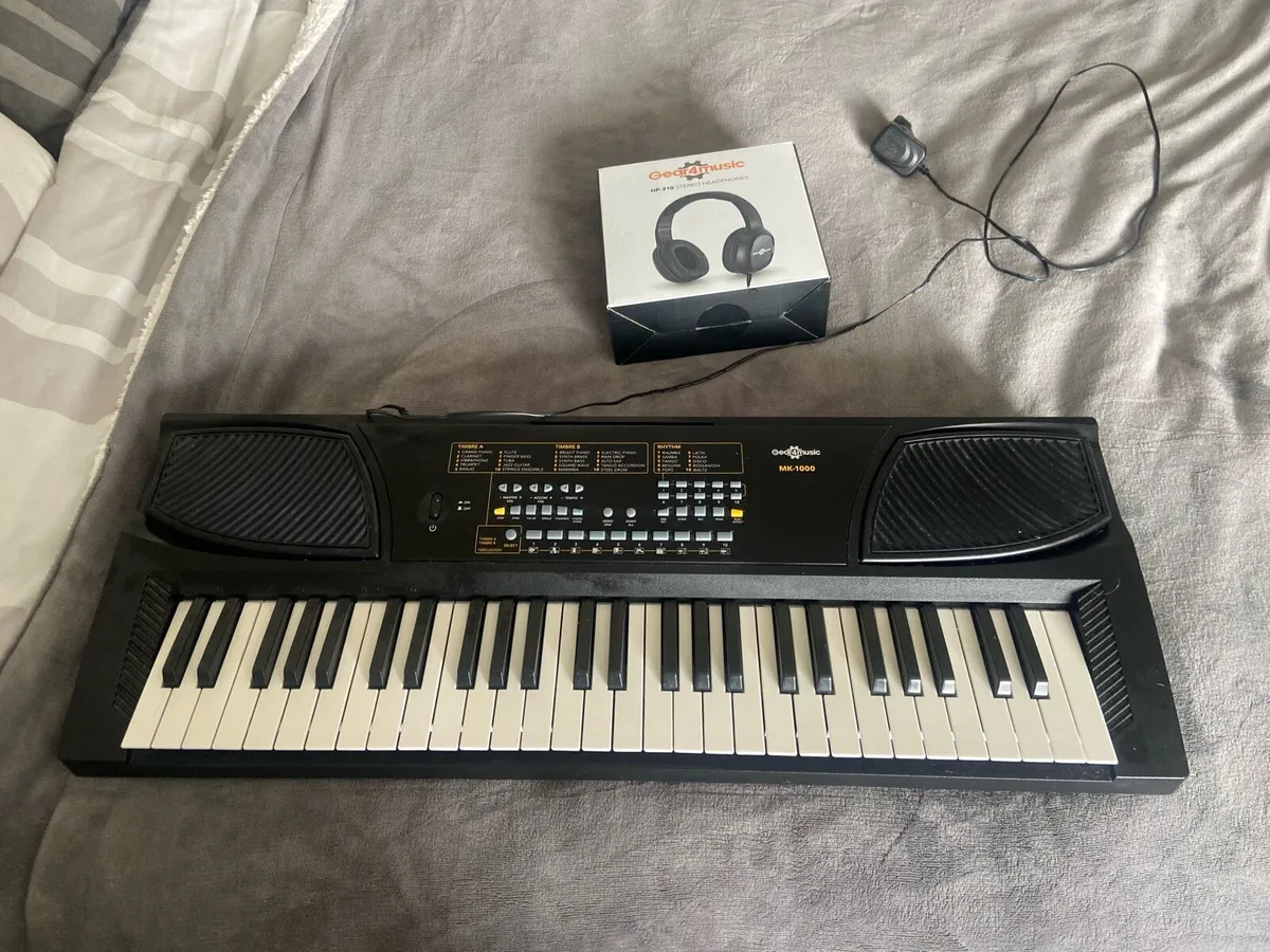 54 key gear for music electronic keyboard with hea - Image 1