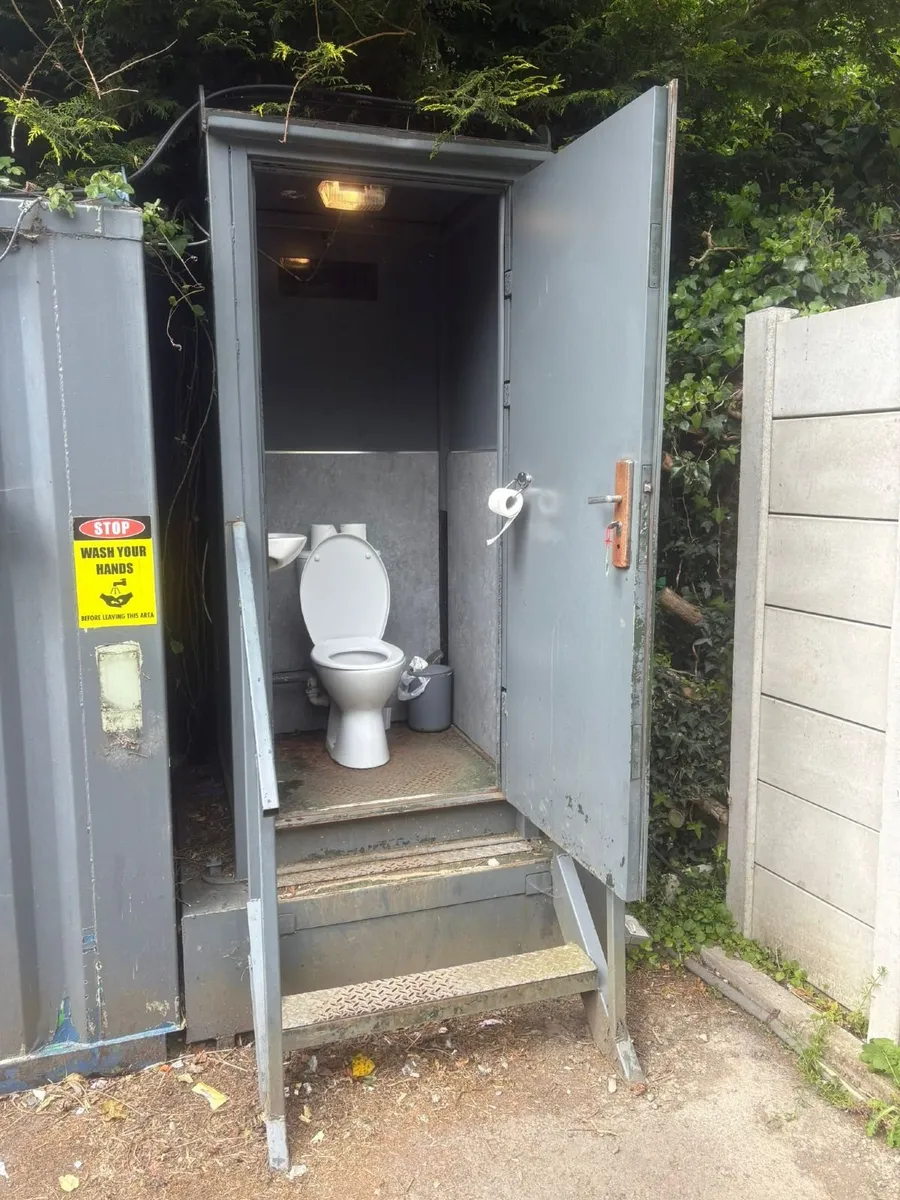 Portable Steel 4x4 Toilet Unit - Image 2