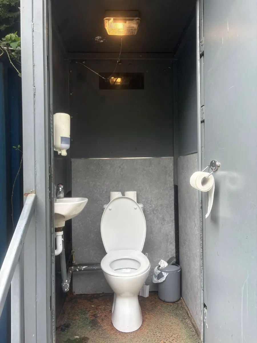 Portable Steel 4x4 Toilet Unit - Image 3