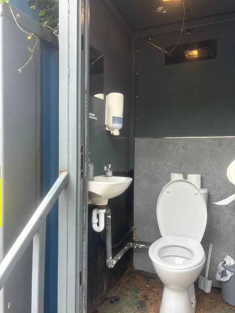 Portable Steel 4x4 Toilet Unit - Image 4