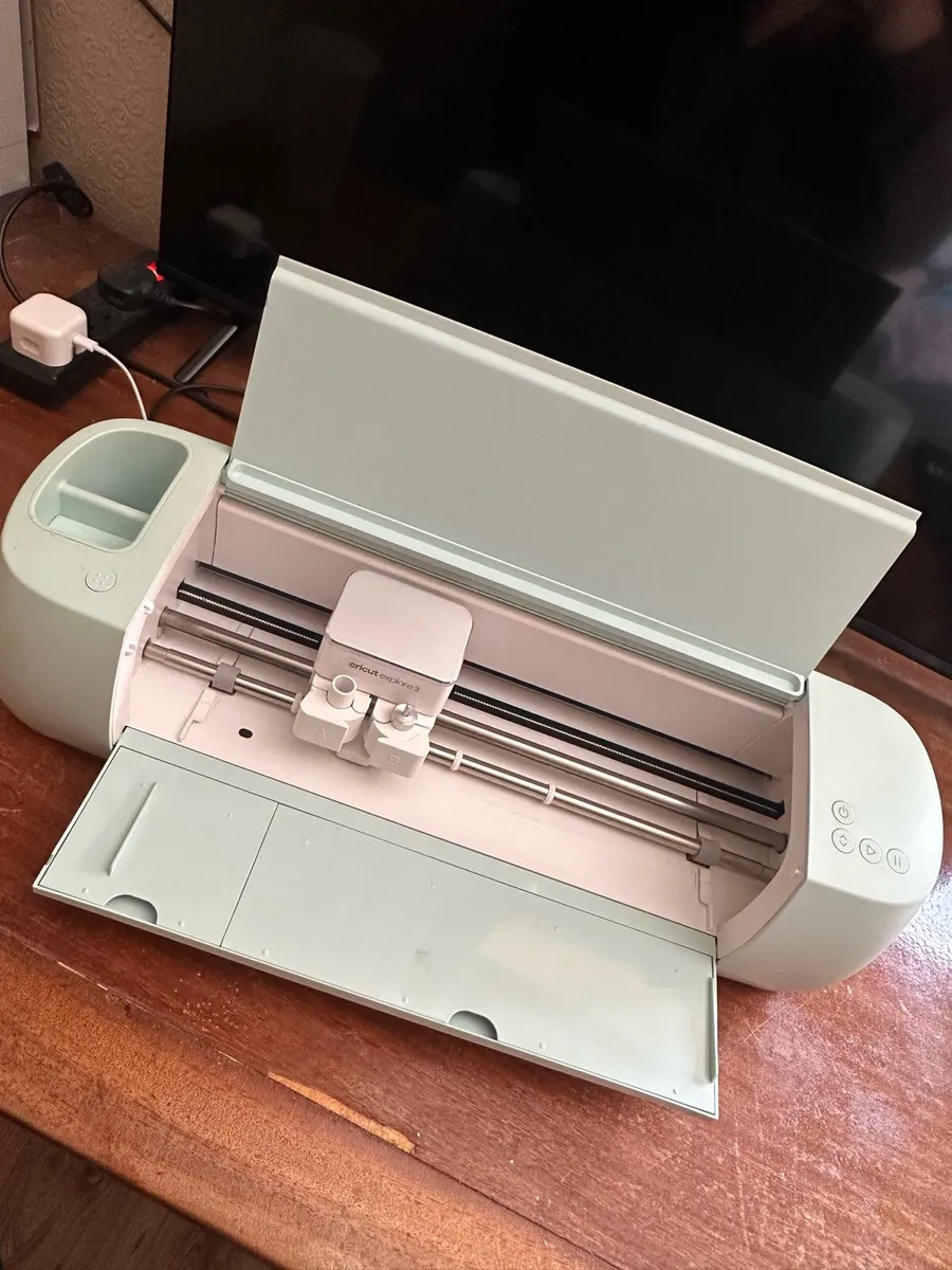 Cricut Machine (Explore 3) - Image 1