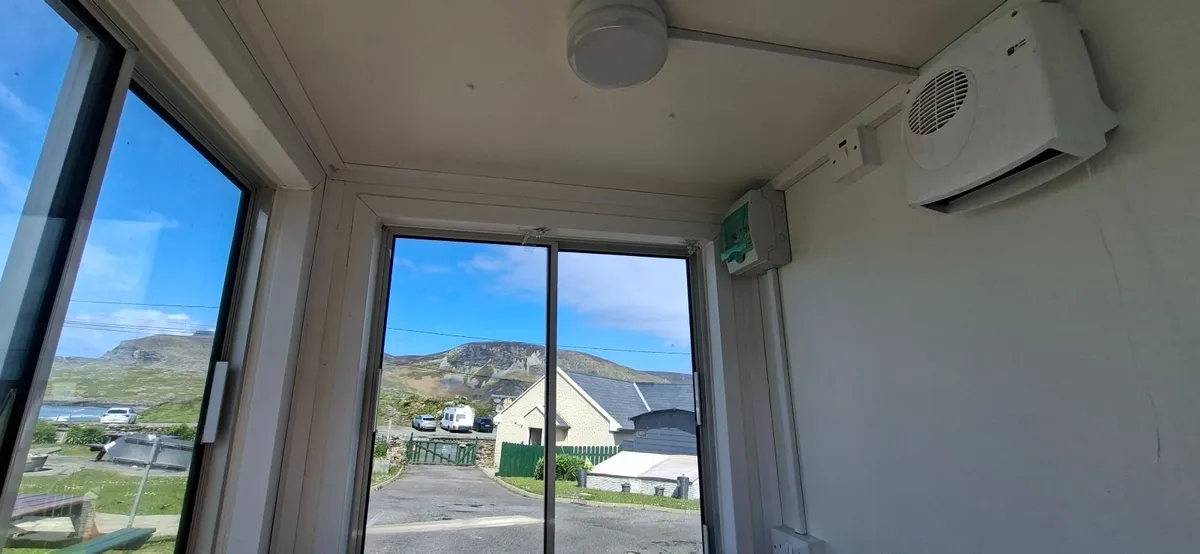 Ticket office/Cabin - Image 2