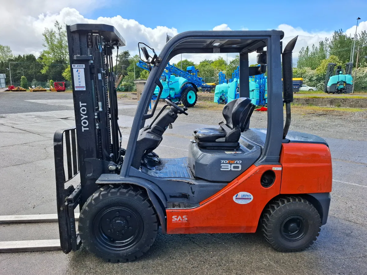 Toyota Forklift - Image 4