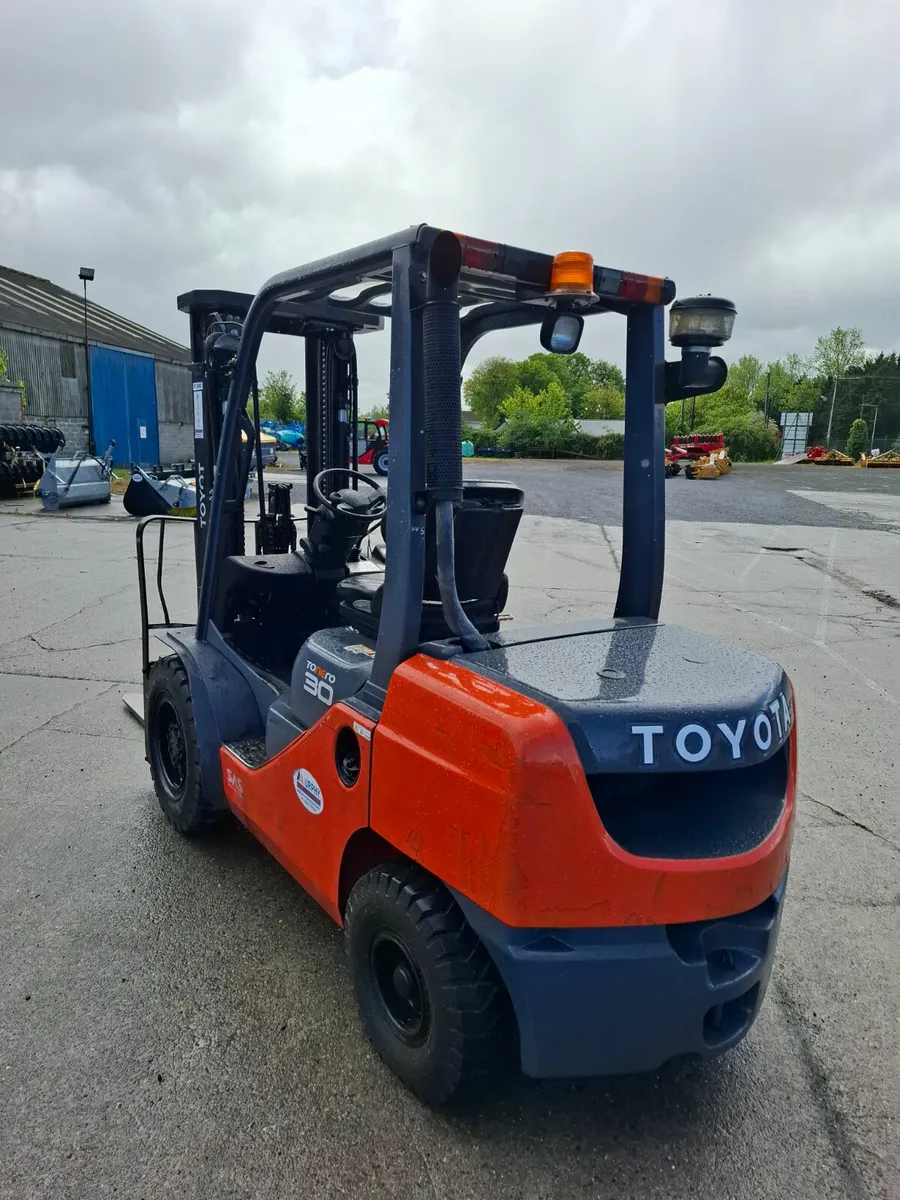 Toyota Forklift - Image 3
