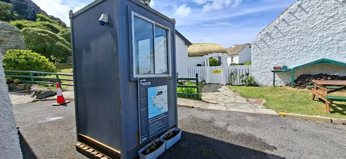 Ticket office/Cabin - Image 1