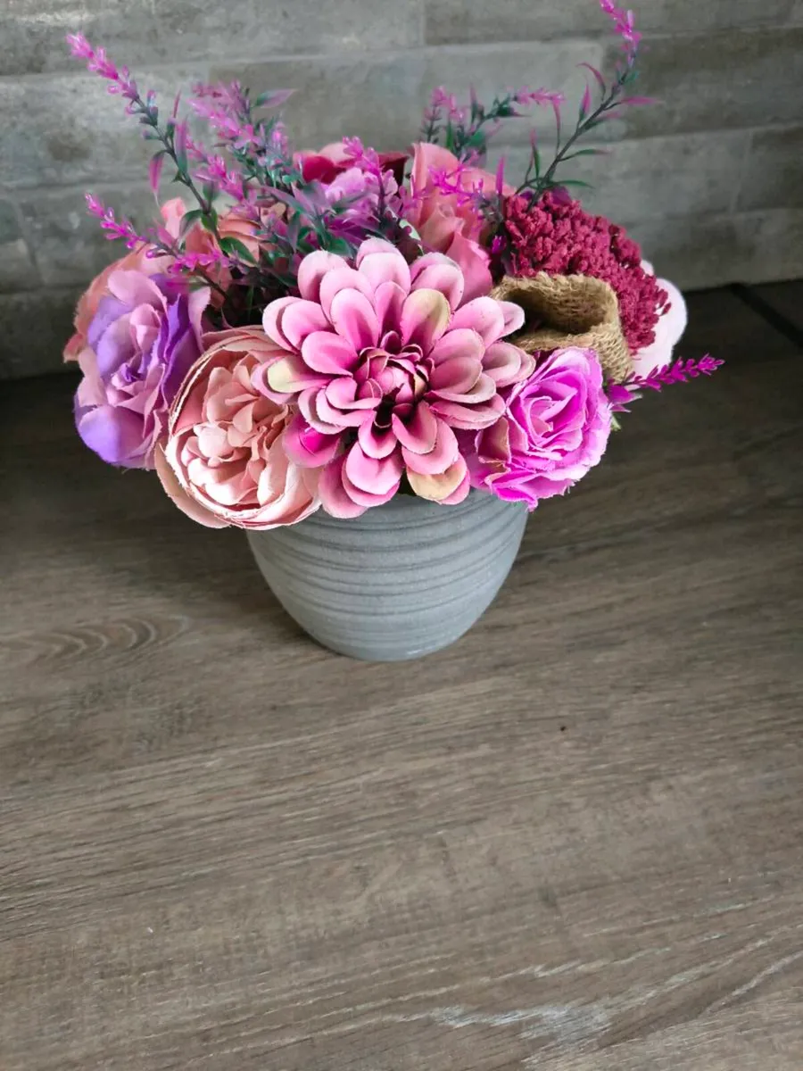 Artificial flower arrangement/pot - Image 2