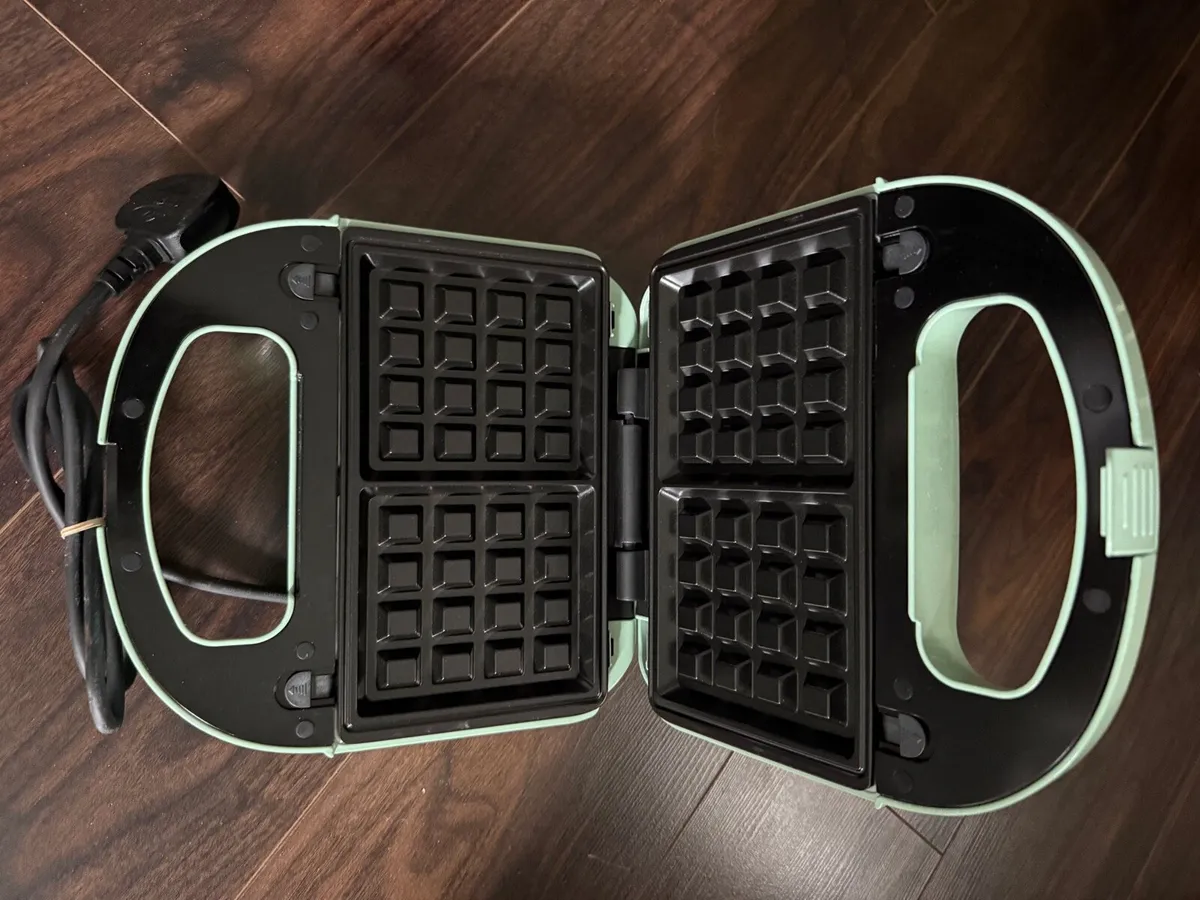 Brand New Waffle Maker 3 in 1 - Image 2