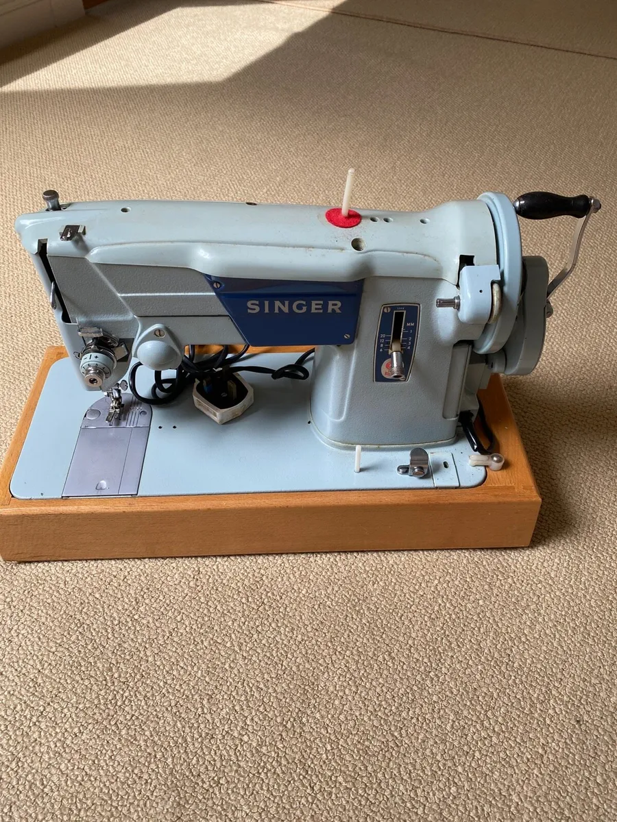 Vintage Sewing Machine - Image 1