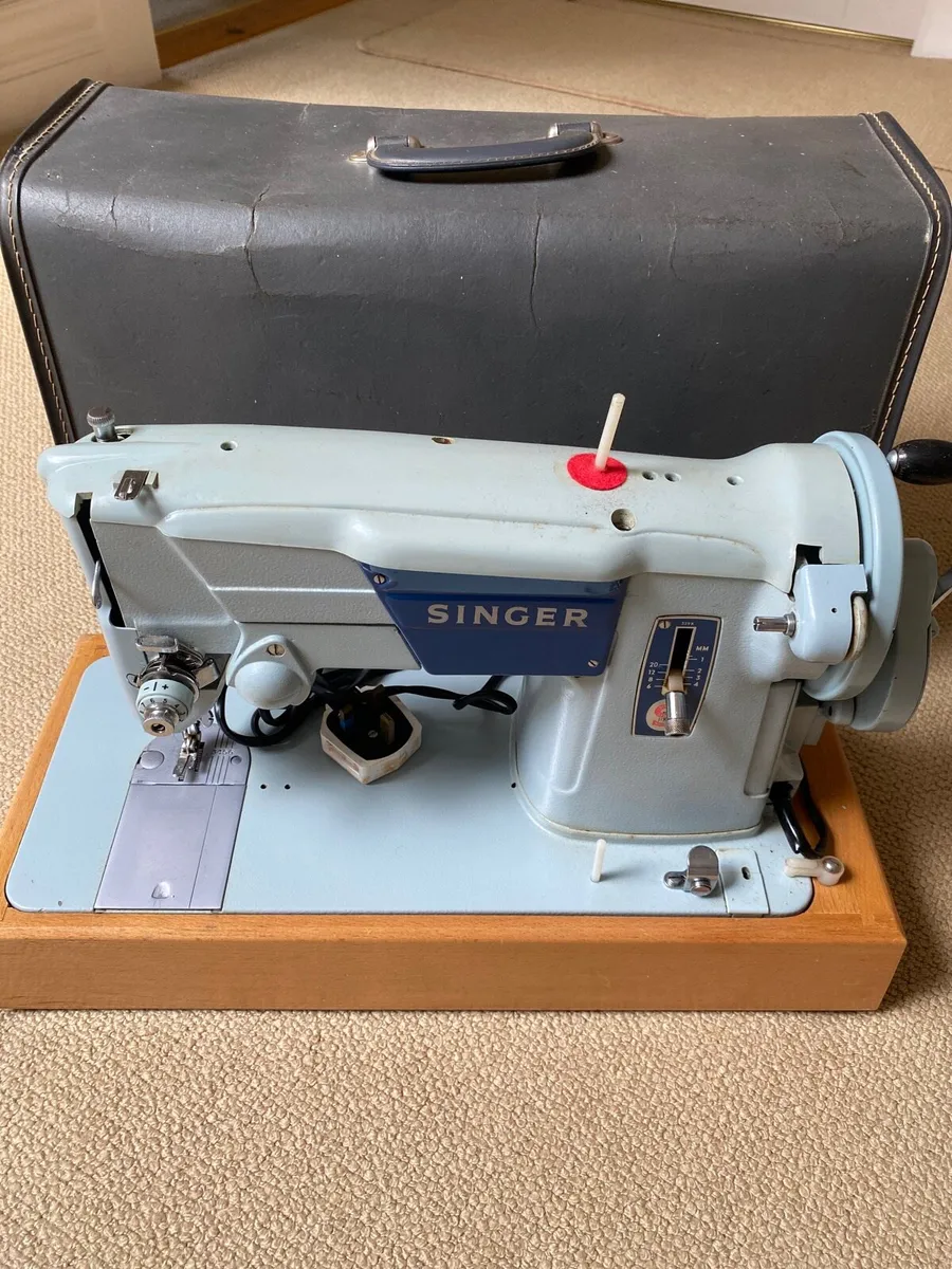 Vintage Sewing Machine - Image 2