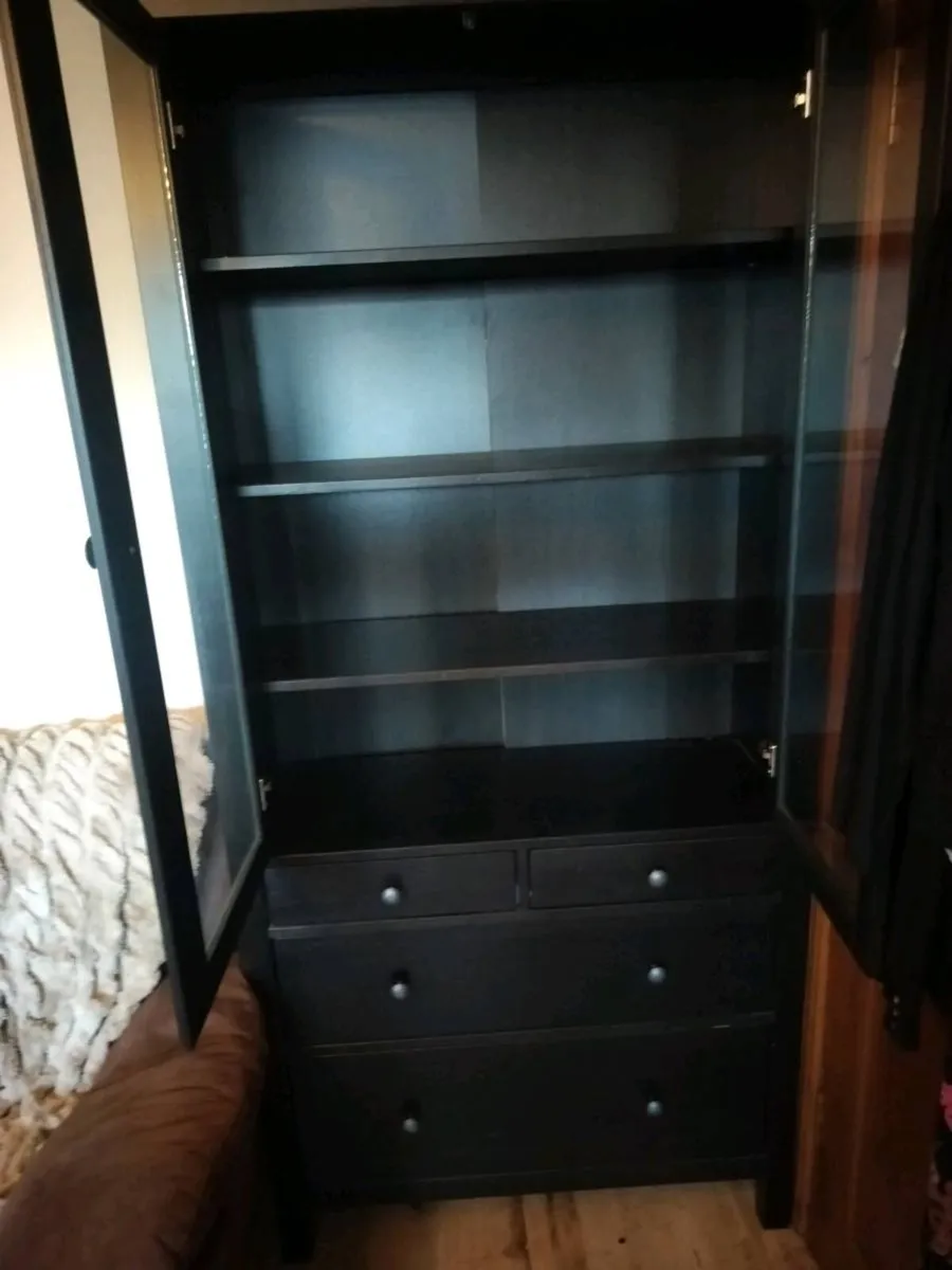 Hemnes glass cabinet - Image 2