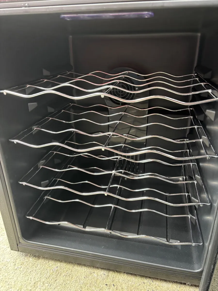 Wine fridge - Image 1