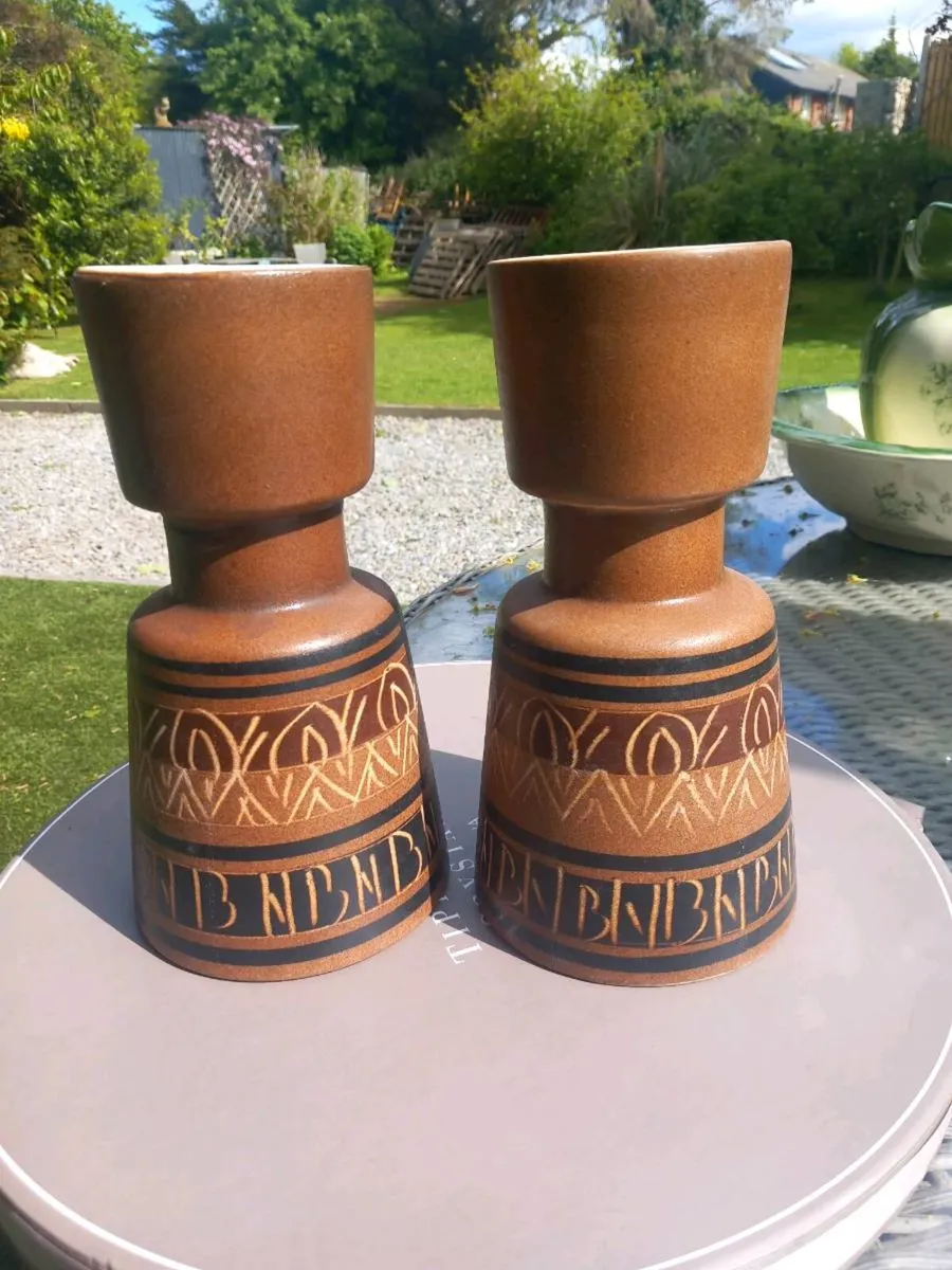 Pair of Kernat Ltd Israel vases, rare, no damage - Image 3