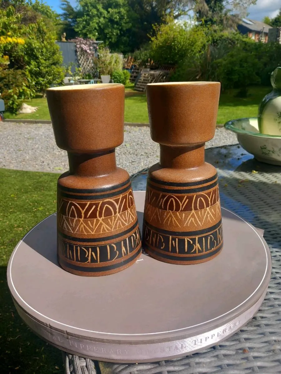 Pair of Kernat Ltd Israel vases, rare, no damage - Image 2
