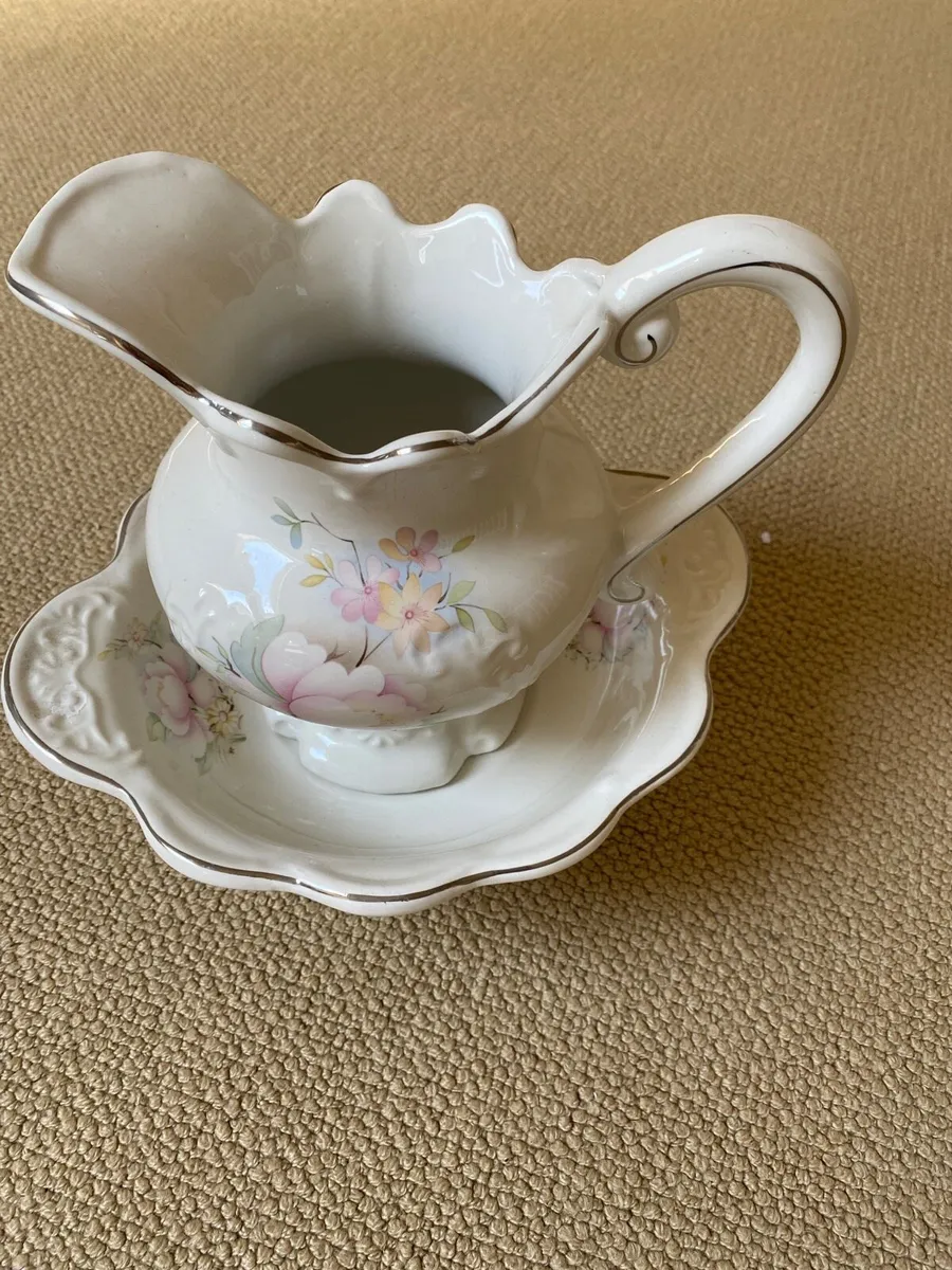Vintage jug and basin - Image 1
