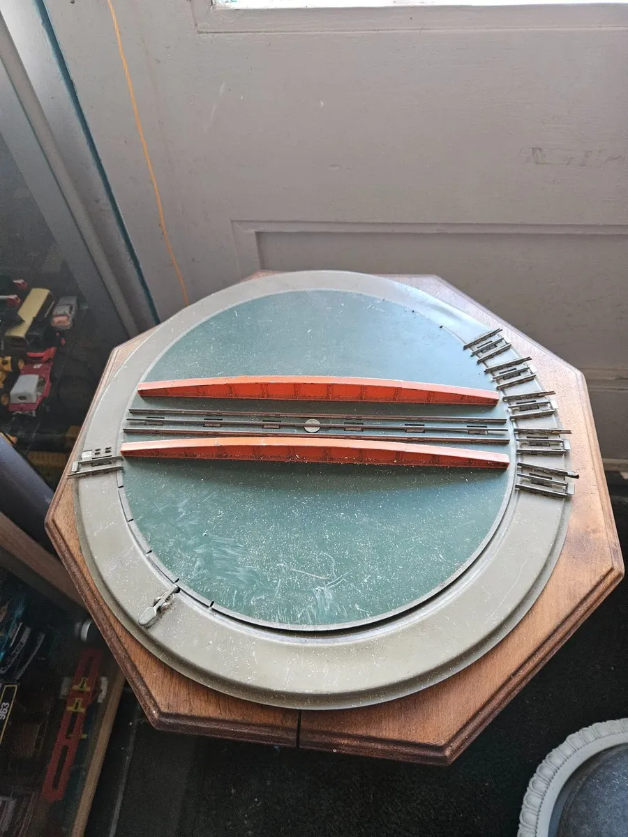 Hornby OO Gauge 3 Rail Turntable - Image 2
